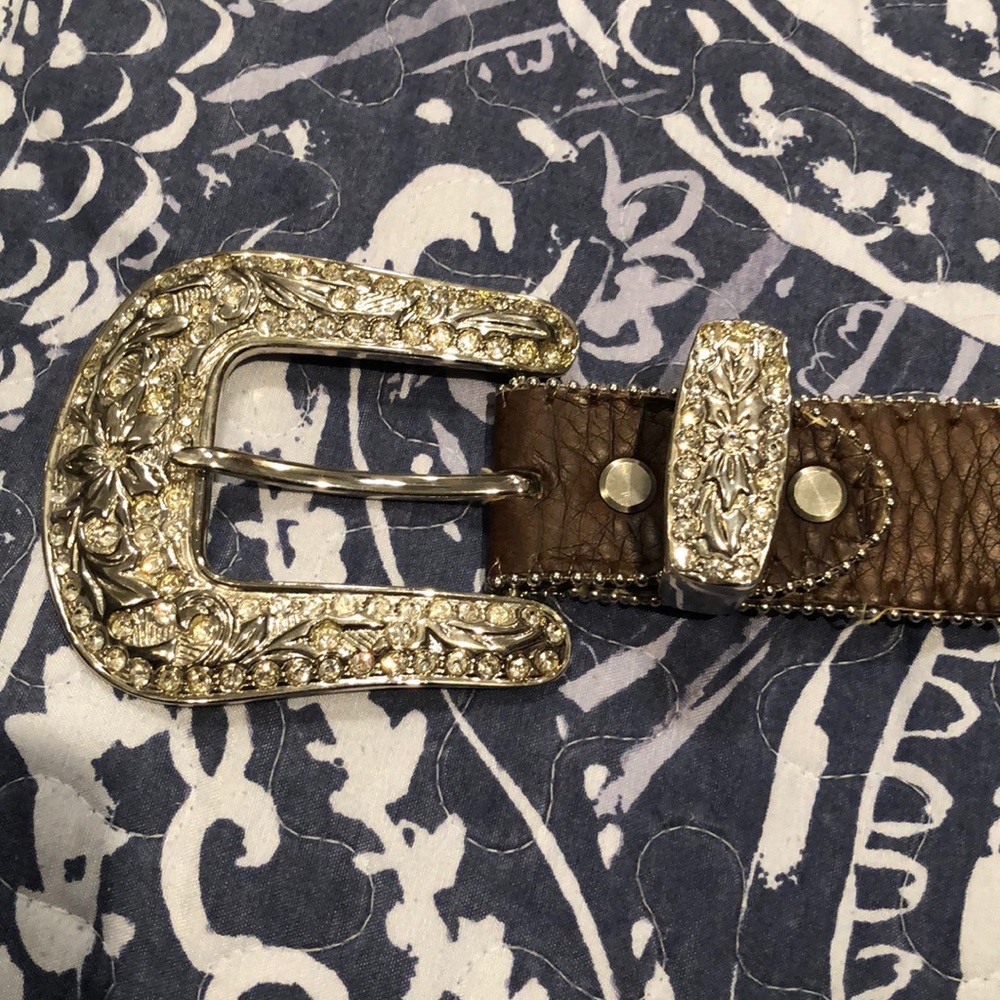 Women’s western rhinestone belt.